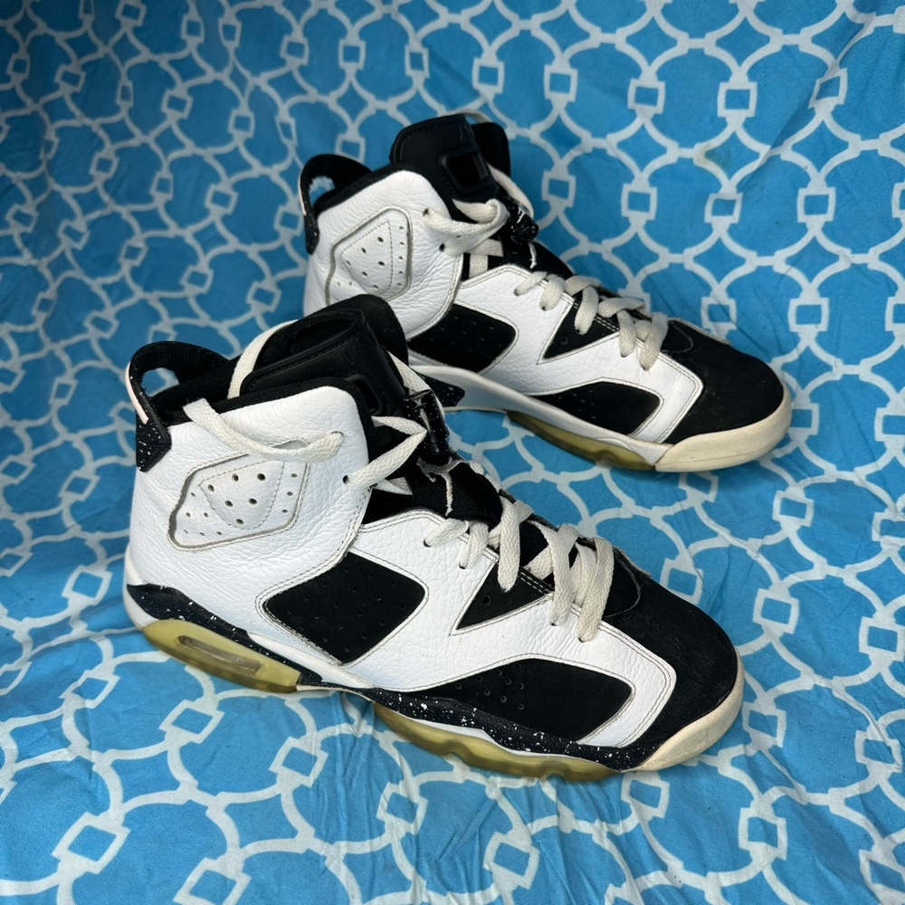Nike Women’s size 8.5 Air Jordan 6 retro Oreo white black sneakers classic wmns